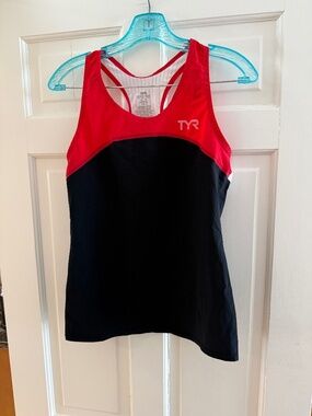 TYK Wms Black/Red Sleeveless Athletic Top size XL